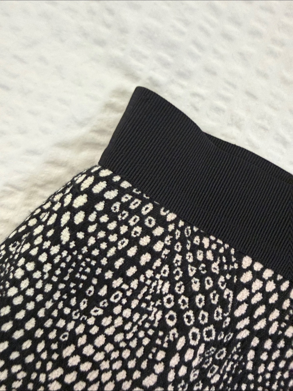 Ann Taylor Black and White Printed Pencil Skirt - Picture 2 of 6